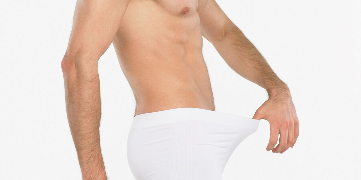 Ένας άντρας σκέφτεται για αύξηση του πέους με μασάζ