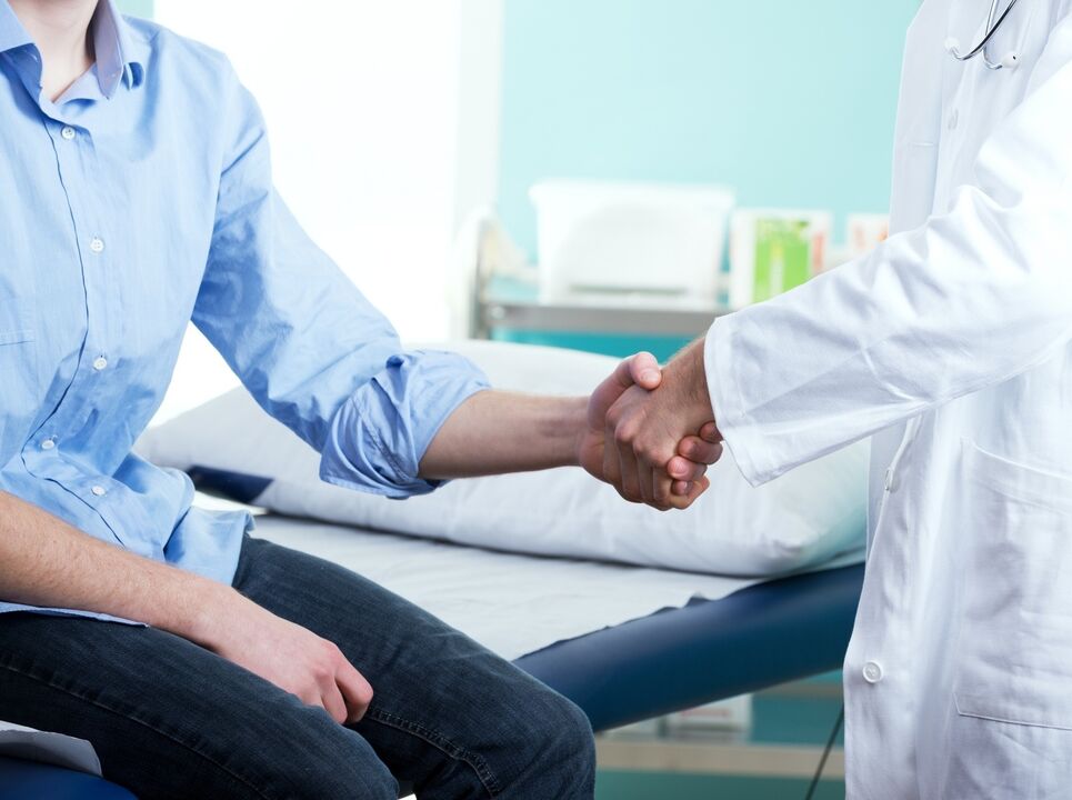 Οι γιατροί εγκρίνουν τη μεγέθυνση του πέους χρησιμοποιώντας αντλία κενού και σύμπλεγμα Kegel